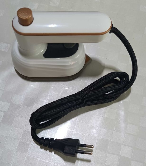 Утюг дорожный - компактная мини-утка со вращающейся на 180° ручкою