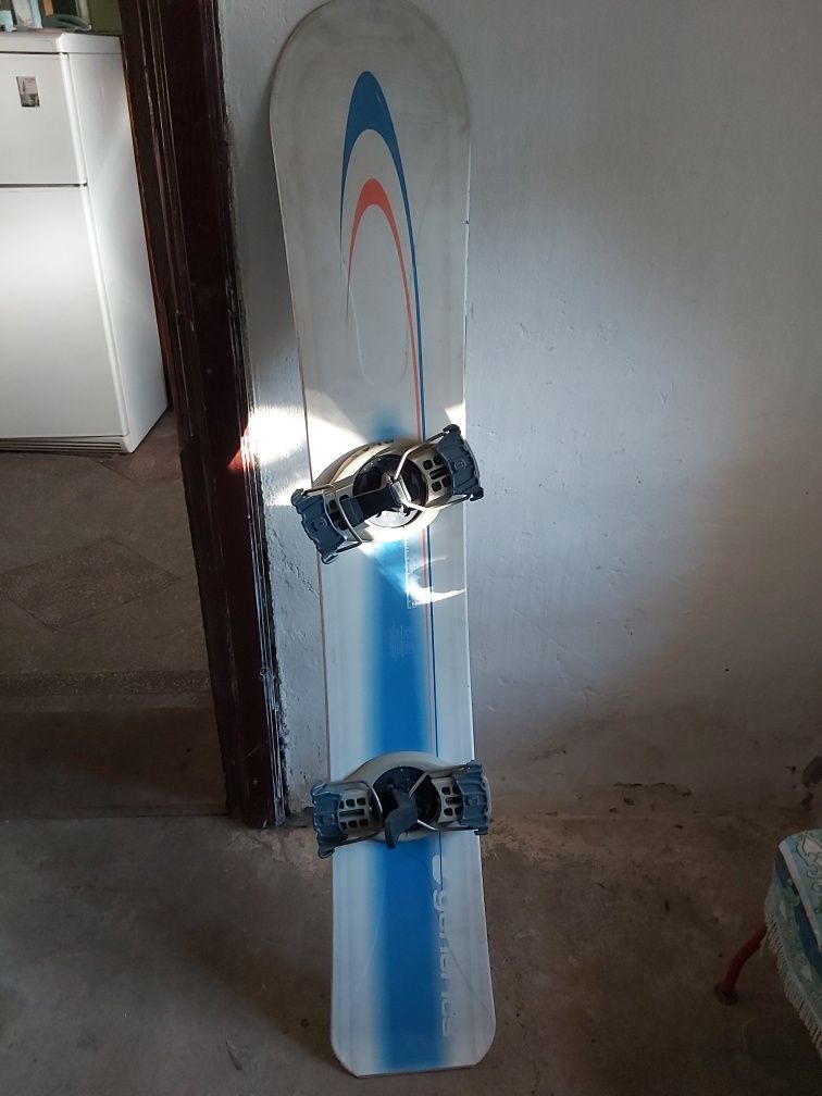 Vănd  snowboard și clăpari