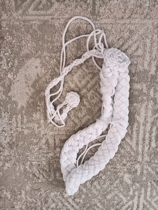 Белый аксельбант