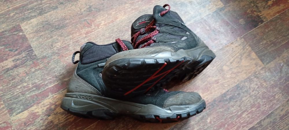 туристически  обувки  Ecco 42  номер
