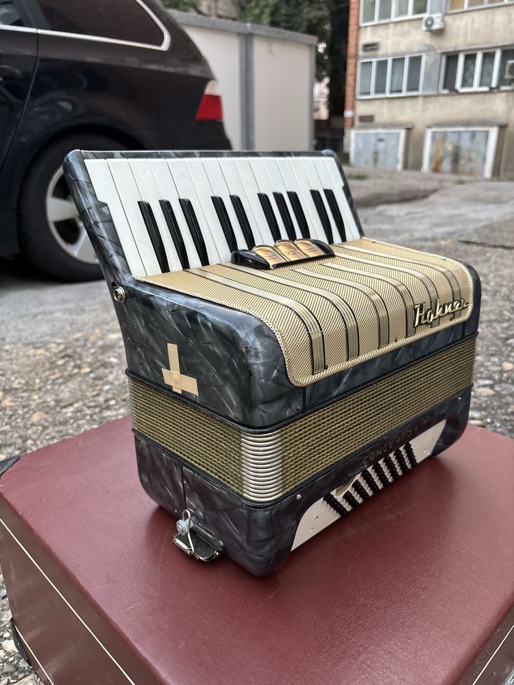Acordeon Hohner concerto 1 cu 48 de basi pentru piese