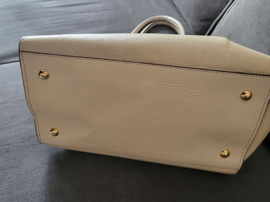 Чанта Prada среден размер