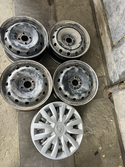 Продам штампы р15 с колпаками Веста Кобальт