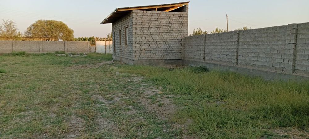 yer. 2 xona uy bn 8 sotix hovli oʻralgan srochnoy sotiladi