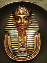 Farfurie 3D faraon Tutankamon decorata cu aur 22kt centenar