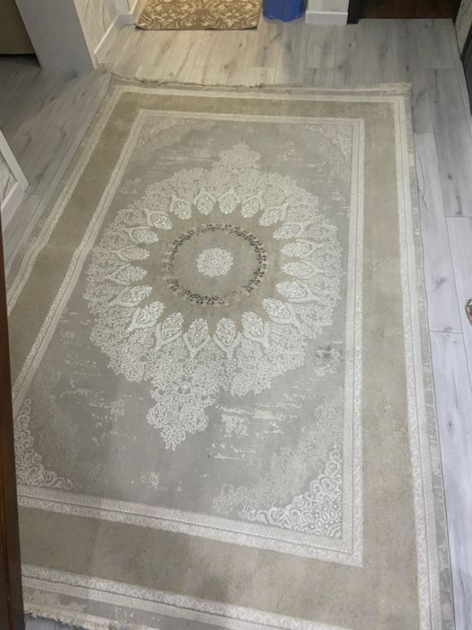 Ковер в хорошем состояни