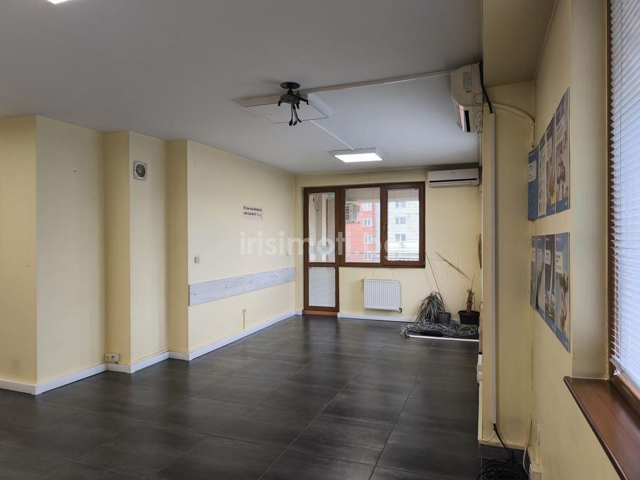 Под наем офис, €1000, 152кв.м. в Лагера