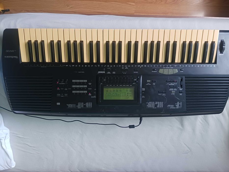 Японски синтезатор пиано Technics Kn 720