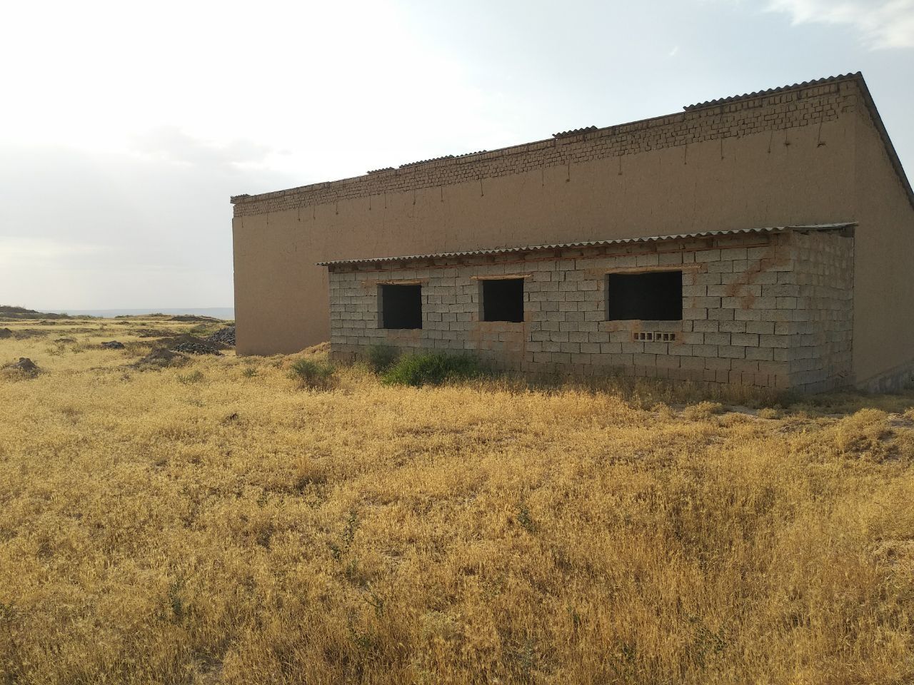 Uchastka sotiladi