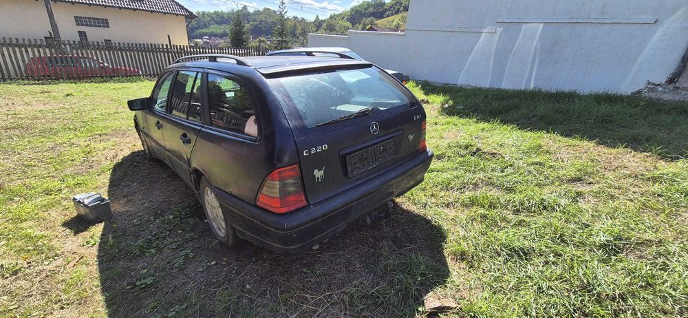 Dezmembrari mercedes w202, piese mercedes c180 w202 2,2 L diesel combi
