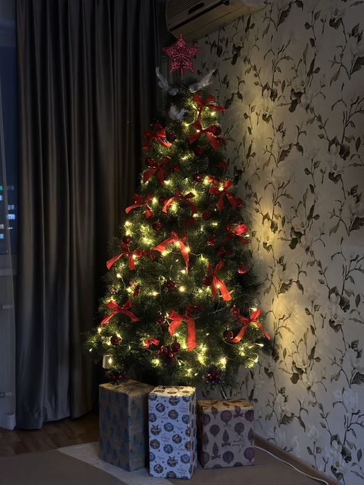 Елка с игрушками