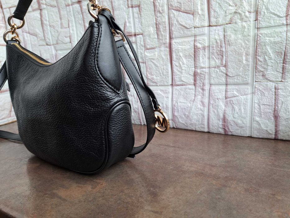 дамска чанта,Michael Kors,малка черна чантичка-естествена кожа