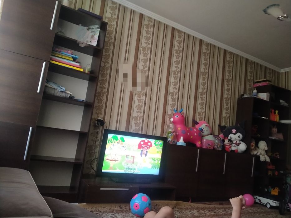 Продам телевизор со стенкой