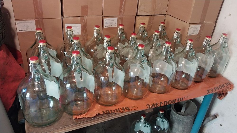 Бутыли 5л для вина банки