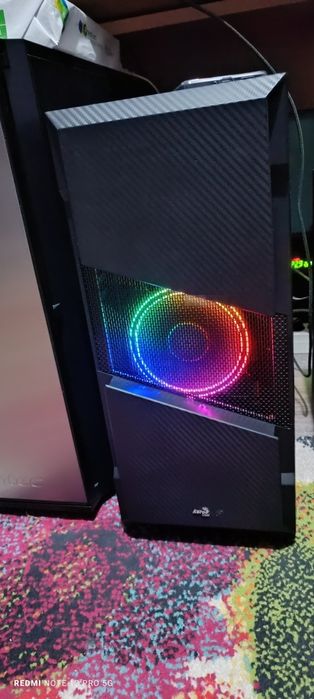 Vând AMD Ryzen 5/2400g/ 8gb ram