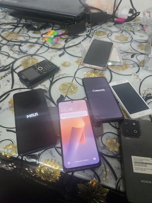 Vand telefoane la preturi acesibile