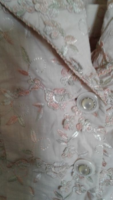 костюм нарядный продается