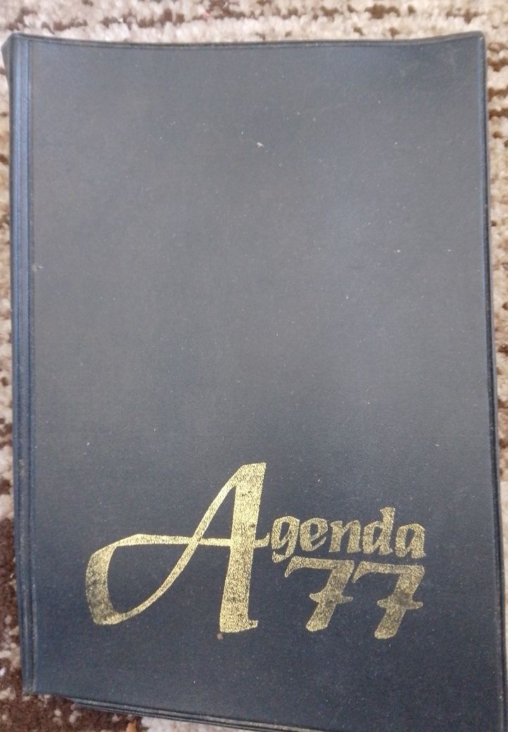 Vând Agenda birou din anul 1977