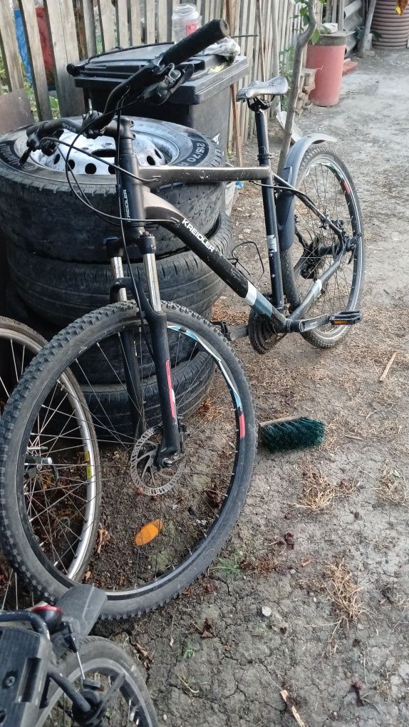 Vând biciclete ..