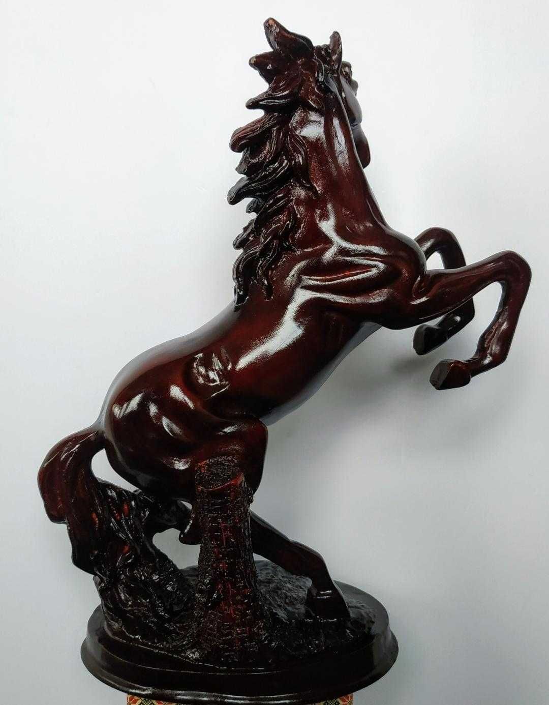 Sculptură cal, Dimensiuni 25 x 33 cm, Greutate 1400 g