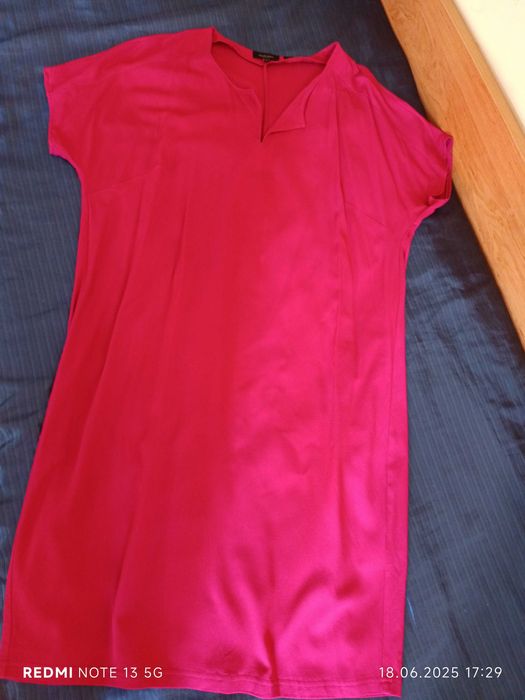 Продавам красива нова цикламена рокля. Размер 38-40. Цена40 лв.