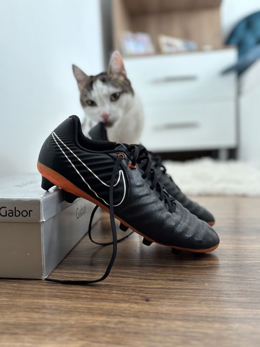 Adidasi fotbal Nike Tiempo