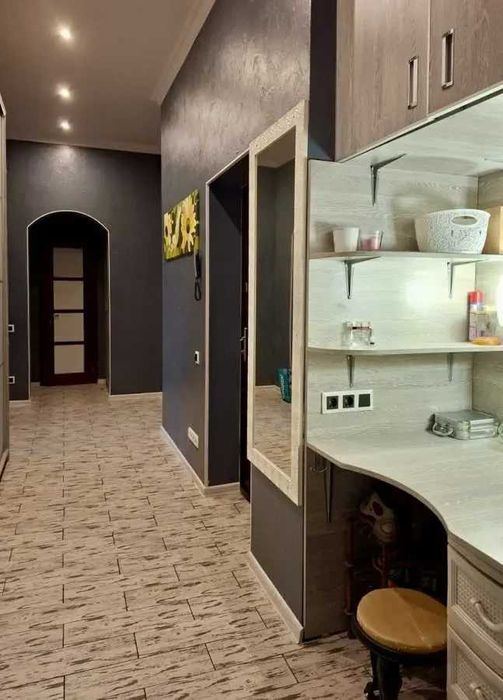 Дава се под наем Двустаен апартамент в София, Зона Б-18 - 70 кв.м за 561 € - Снимка #2