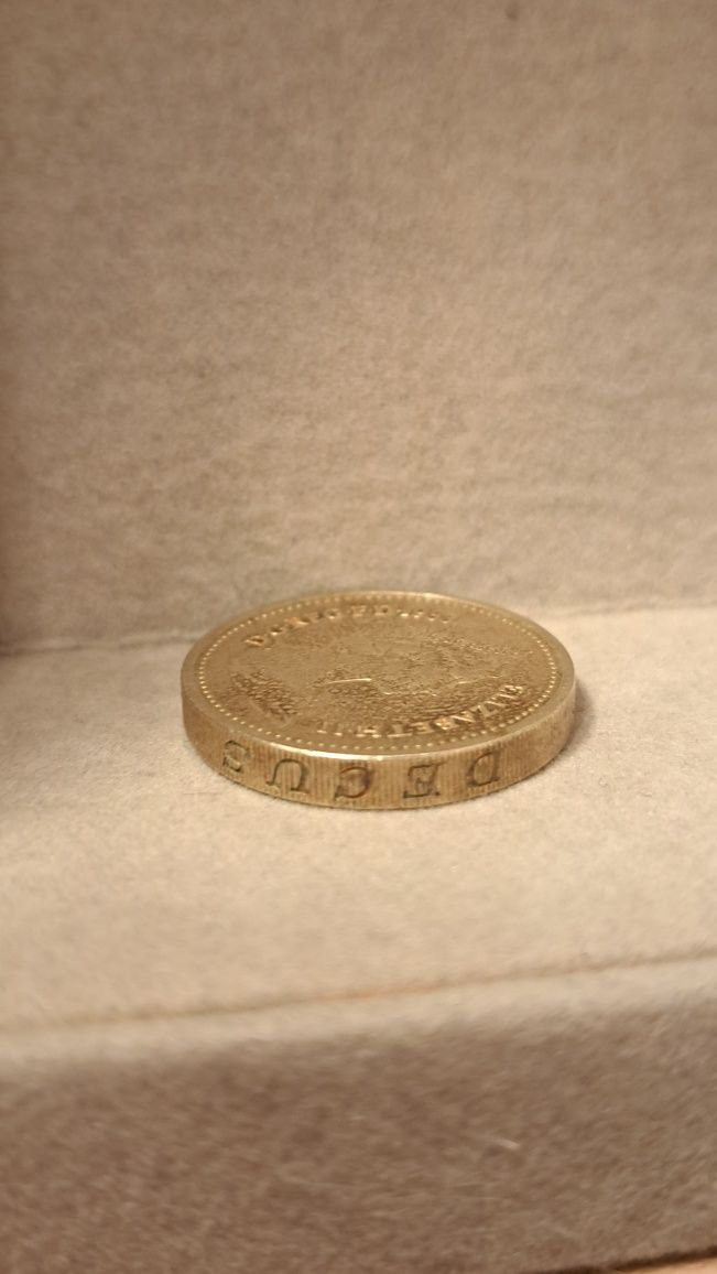 Moneda ONE POUND rara din 1983 eroare "decus et tutamen" inversat
