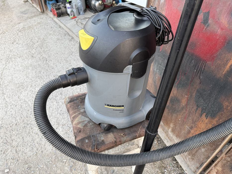 * Karcher T 14/1 Classic не большой очень удобный мощный пылесос