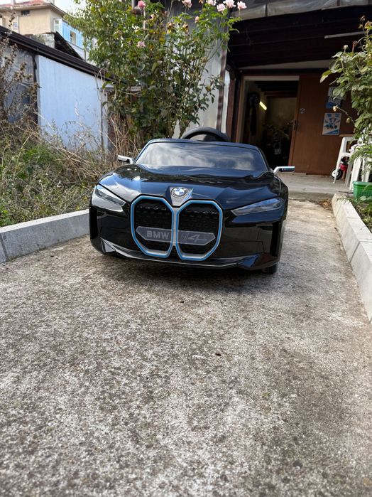 Детска акумолаторна електрическа кола BMW I4