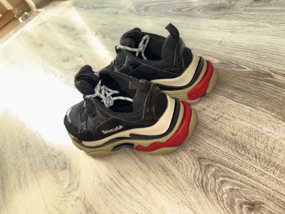 Balenciaga Triple S-оригинални