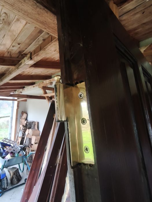 Врати от масивен чам