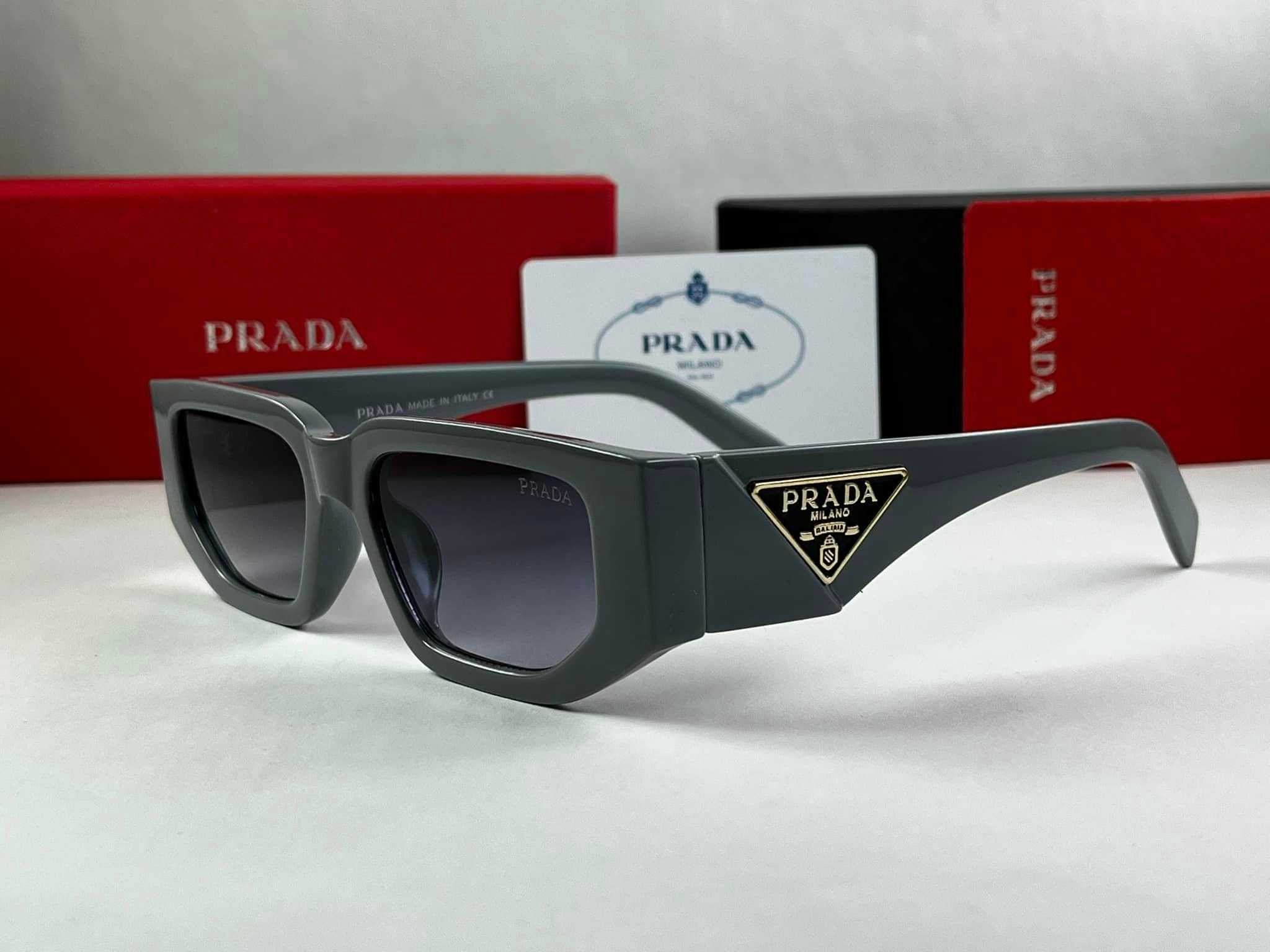 Слънчеви очила Prada с Метална Плочка Правоъгълни Черни Прада УВ400