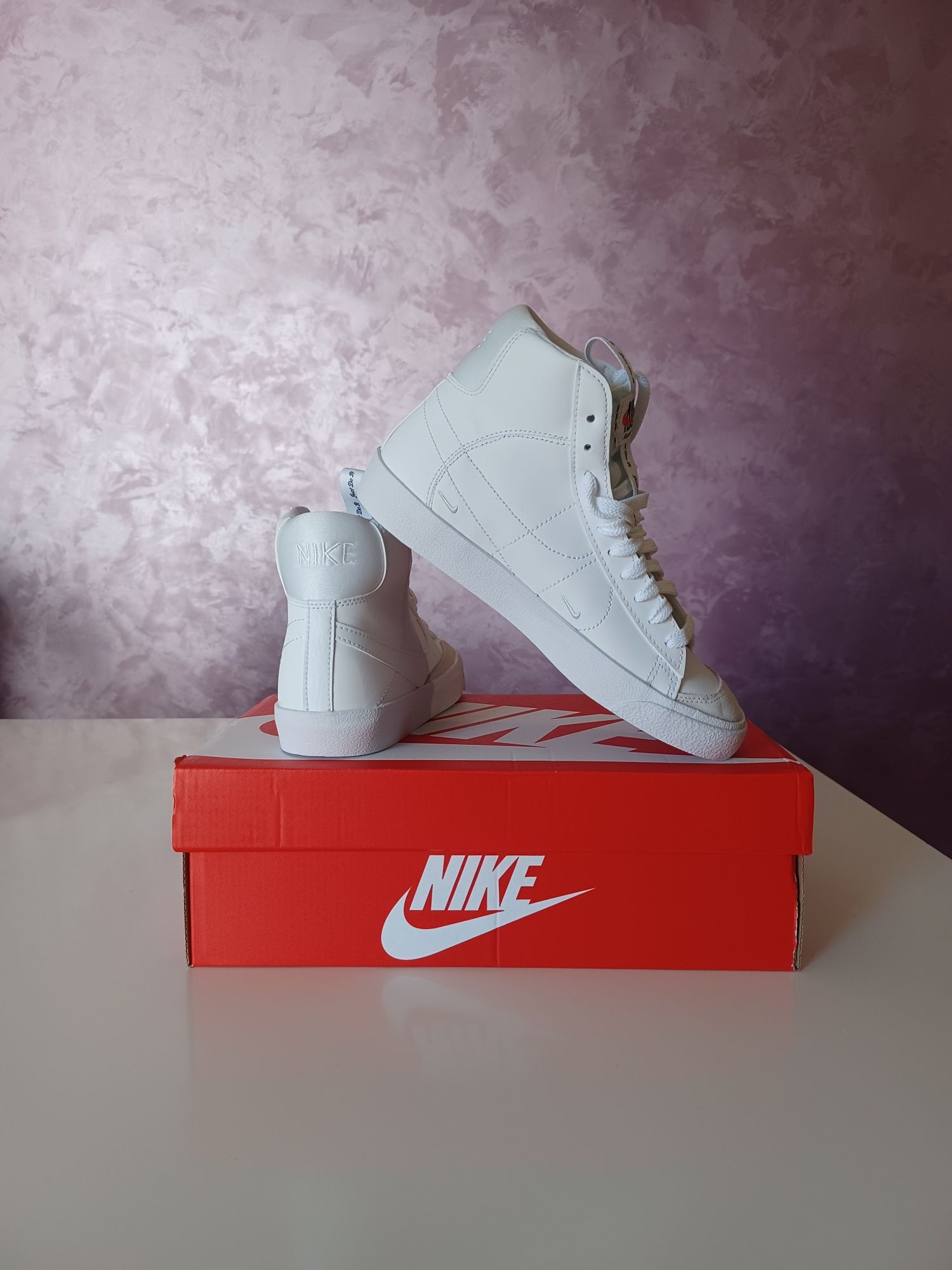 Дамски кецове Nike Blazer Mid 77