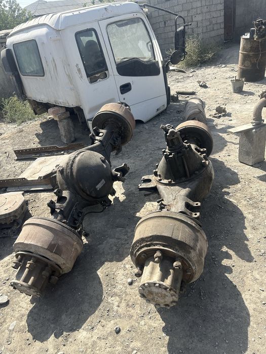 Исузи 10 тонал матор каропка  мост рисол сетло запччалр б