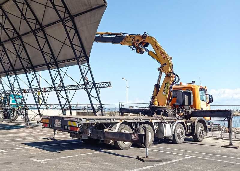 Camion cu Macara HIAB de Inchiriat. Inchirieri Macarale. Inchiriez.