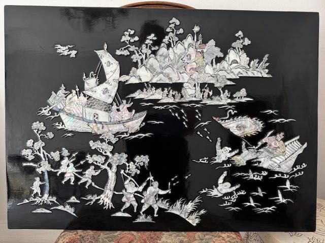 Традиционна виетнамска инкрустация със седеф върху лакирано дърво