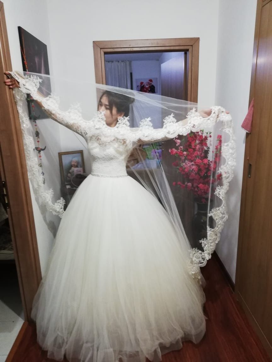 Свадебное платье бренд "Ivory" реальному покупателю хорошая скидка!!!