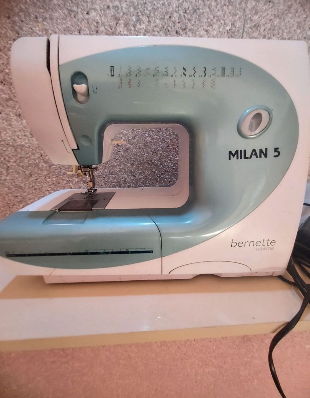 Швейная машинка Bernette Milan-5