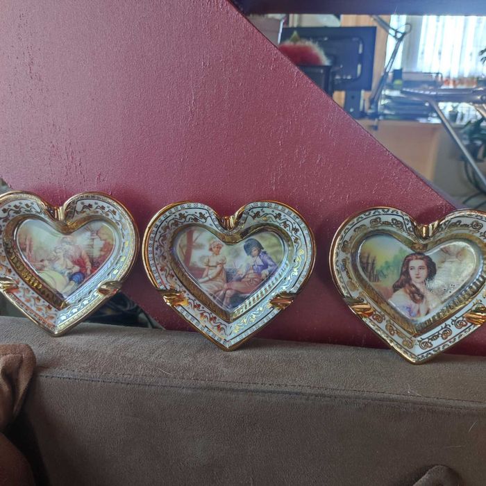 Порцеланови пепелници, салфетници и солници