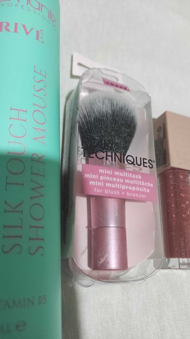 Спирала Kylie Cosmetics почистваща пяна за тяло Mi Amante