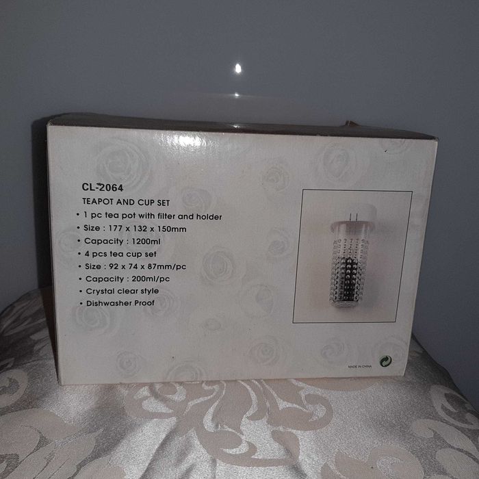 Set ceainic și pahare cu infuzor alb, ambalat
