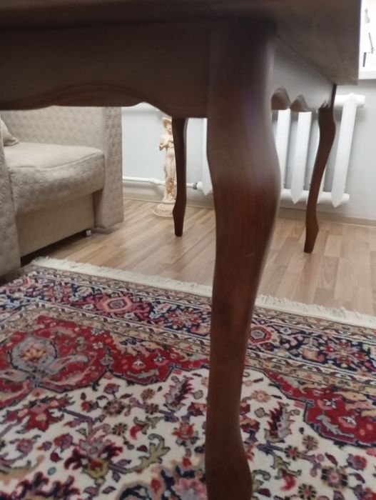 Мебель стол стулья. Продается стол и 6 стульев