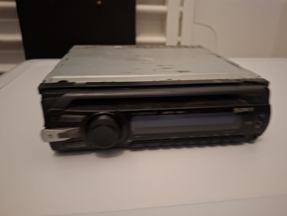 Radio cd  ,aux, usb . Sony