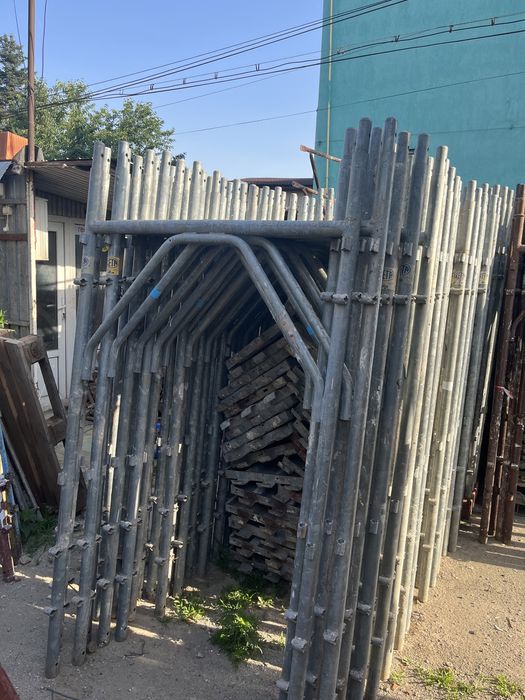 Închirez schela pentru fatada si popii metalici ofer transpot si monta