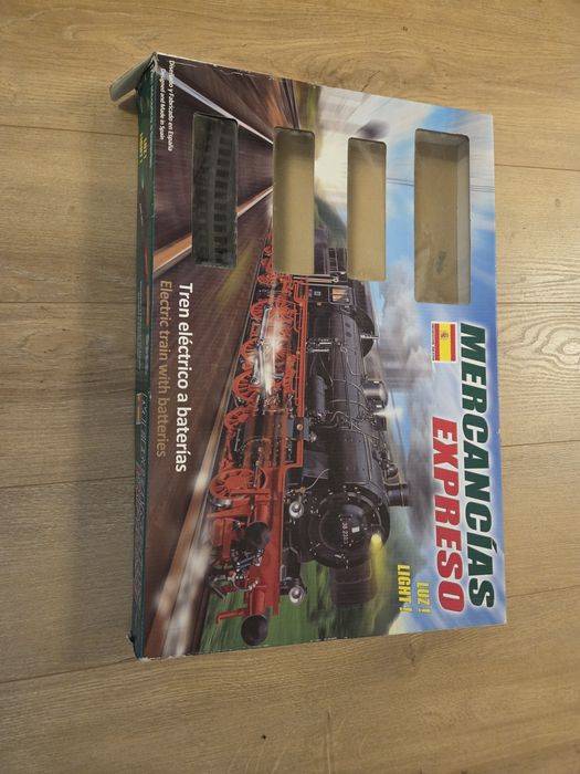 Продам электро поезд на рельсах