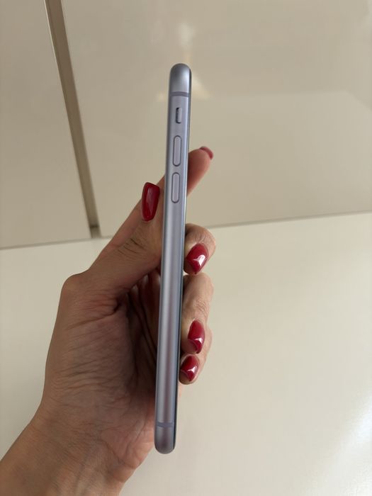 Iphone 11 64 GB много запазен