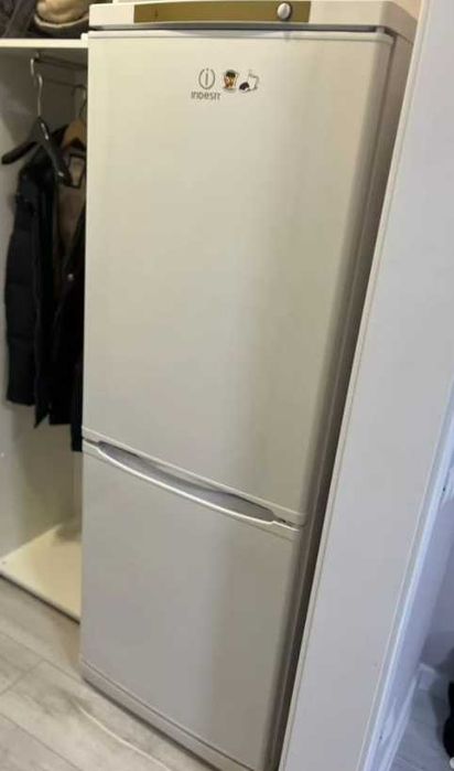 Холодильник бу Indesit