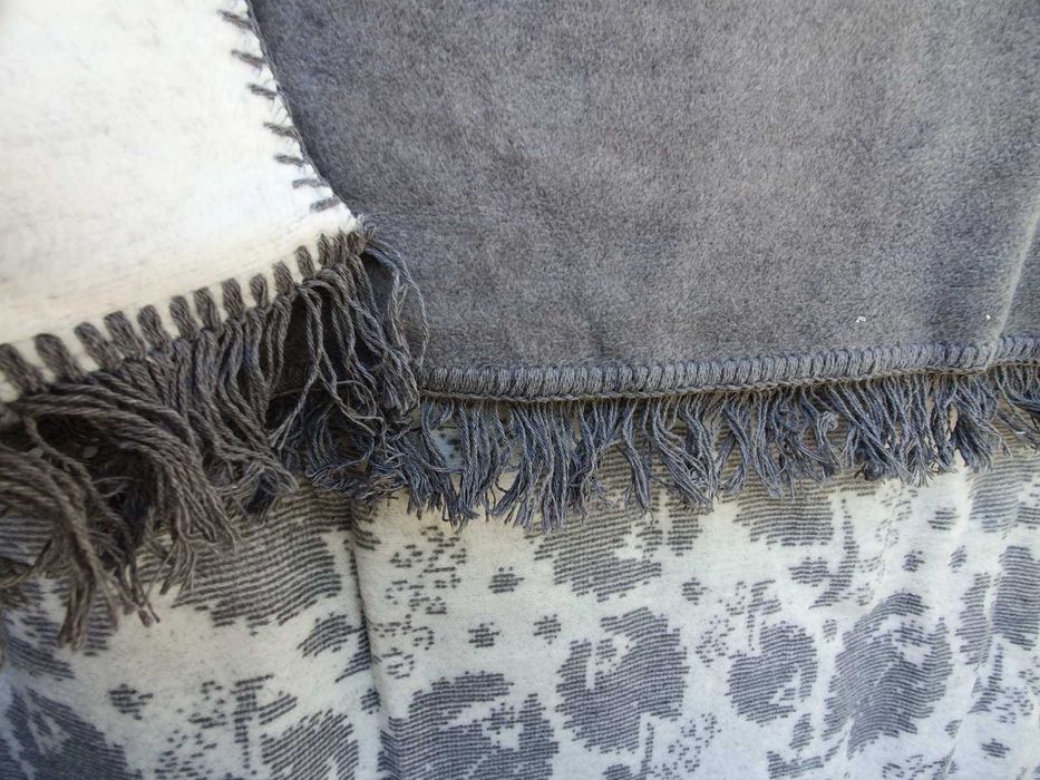 Ново одеало в сиво