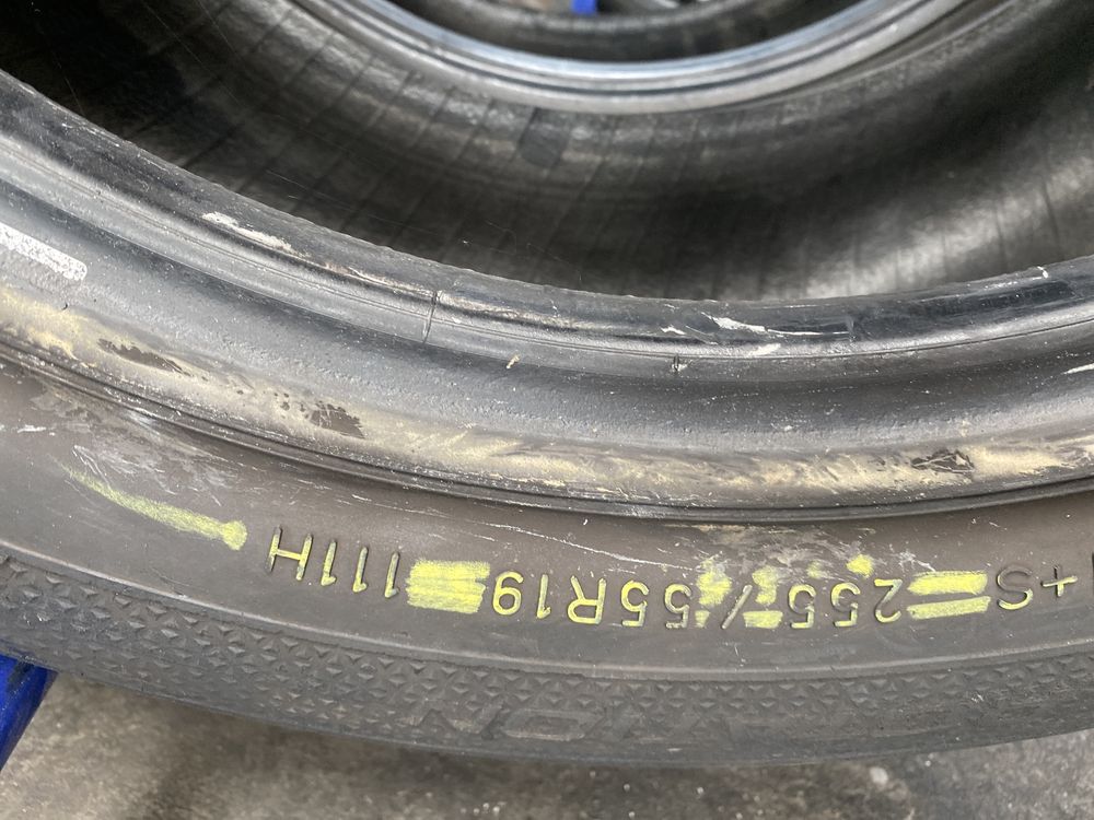 255/55/19 GoodYear M+S